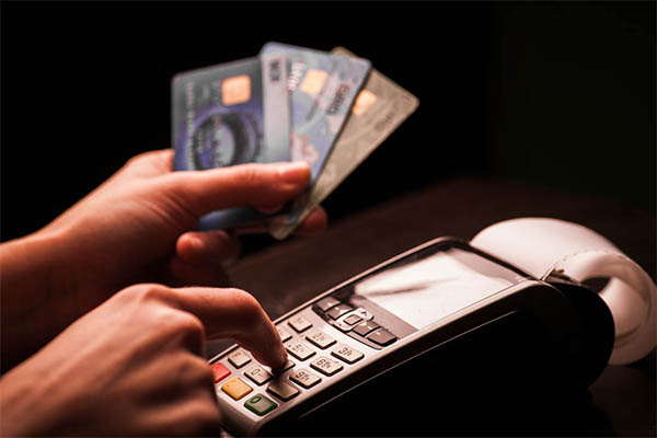 普通银行卡一次能刷多少钱，银行卡能刷透支吗?